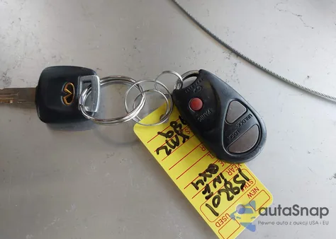 2000 Infiniti Qx4 из США, поврежденный, VIN JNRAR07Y8YW084700